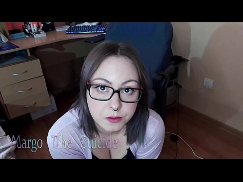 ❤️ Ọmọbinrin ti o ni gbese pẹlu awọn gilaasi buruja Dildo jinna lori Kamẹra Iwa onihoho furo ❌